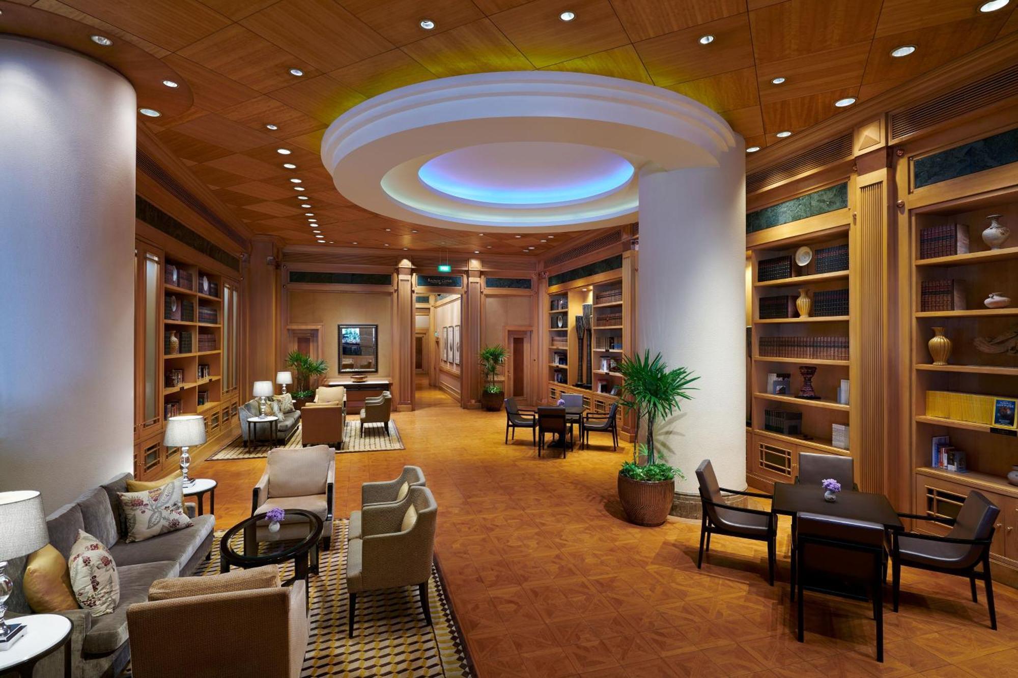 素坤逸喜来登大酒店-奢华精选 曼谷 外观 照片 The library at the Four Seasons Hotel, Hong Kong